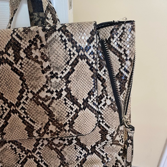 Stradivarius snakeprint backpack - Picture 3 of 5